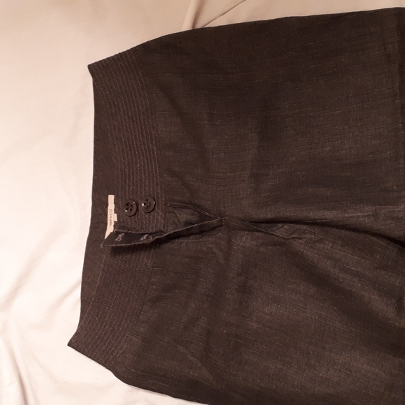 Womans,Size 4,Flare Bottom Capris. - Picture 2 of 4